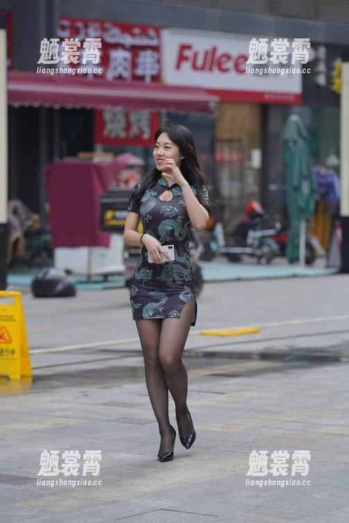 魔镜街拍 - 动态捕捉！婷婷在粉裙里的图片分享，工作日的随性篇