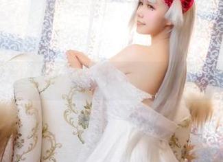 在麻花麻花酱的白衬衫旁，cos图册也变得有些羞涩了吧？