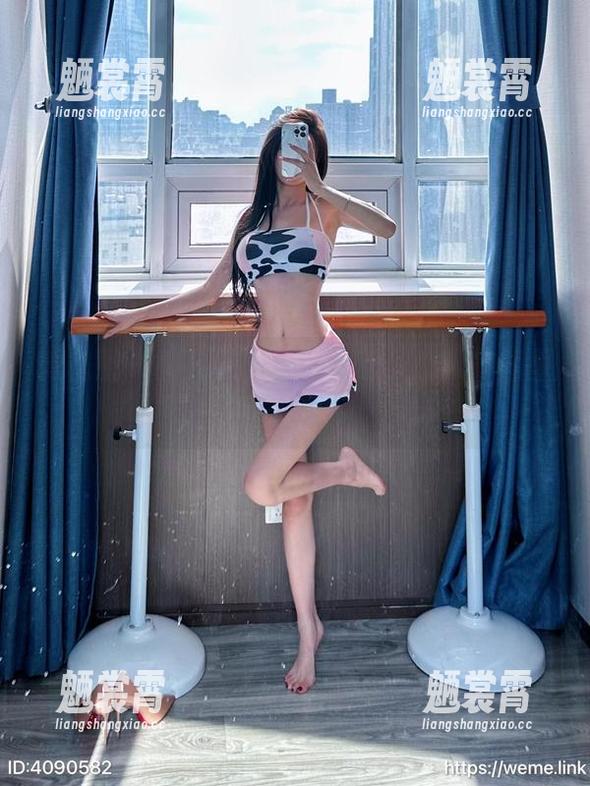 微密圈 - 黎允熙向圣诞女王致敬，套图里面有谁？